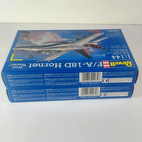 2 Jet F/A-18D Hornet Lot - 1:144 Scale Level 3 Skill - Picture 4 of 4